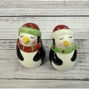 Cracker Barrel Christmas Holiday Penguins Mini Salt and Pepper Shakers Set New